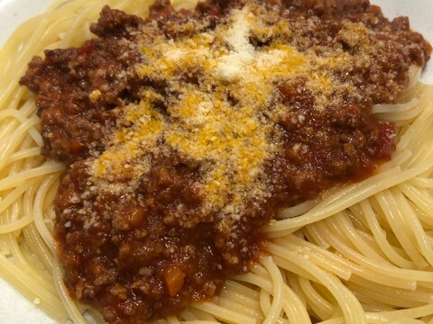 パルメザンチーズたっぷり☆基本のミートソースパスタ